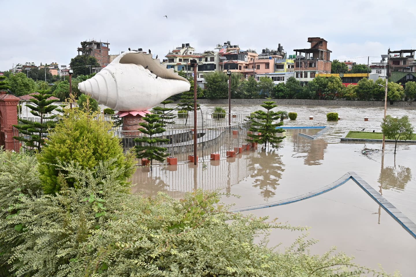 उर्लिए काठमाडौंका नदी, थुप्रै बस्ती डुबानमा (फोटोफिचर)